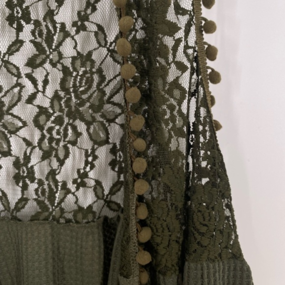 New with tags! Boho Vintage lace Pom Pom Vest - Picture 9 of 11